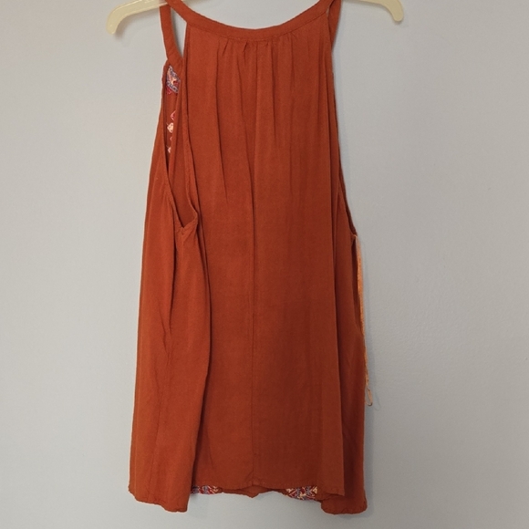 ANDREE BY UNIT Floral Embroidered Tank Top in Orange - Picture 4 of 7